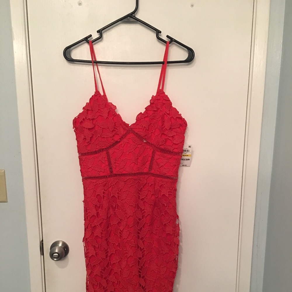 Bar III - new, never-worn, with tags, Size M.